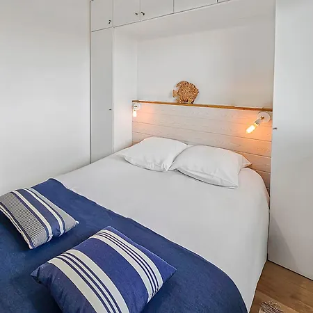 South-facing Terrace, Direct Access *