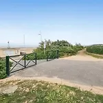 South-facing Terrace, Direct Access 아파트 *