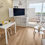 아파트 South-facing Terrace, Direct Access *