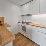 South-facing Terrace, Direct Access 아파트