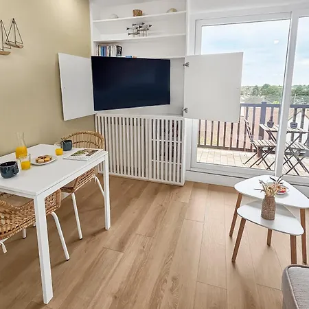 شقة South-facing Terrace, Direct Access *