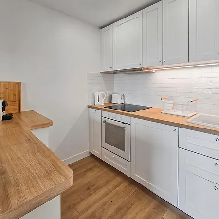 South-facing Terrace, Direct Access 아파트