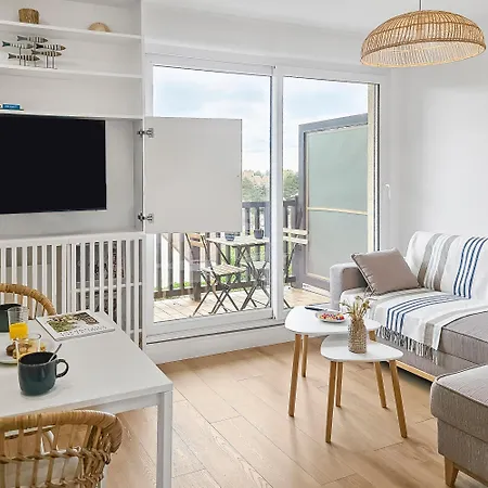 South-facing Terrace, Direct Access *